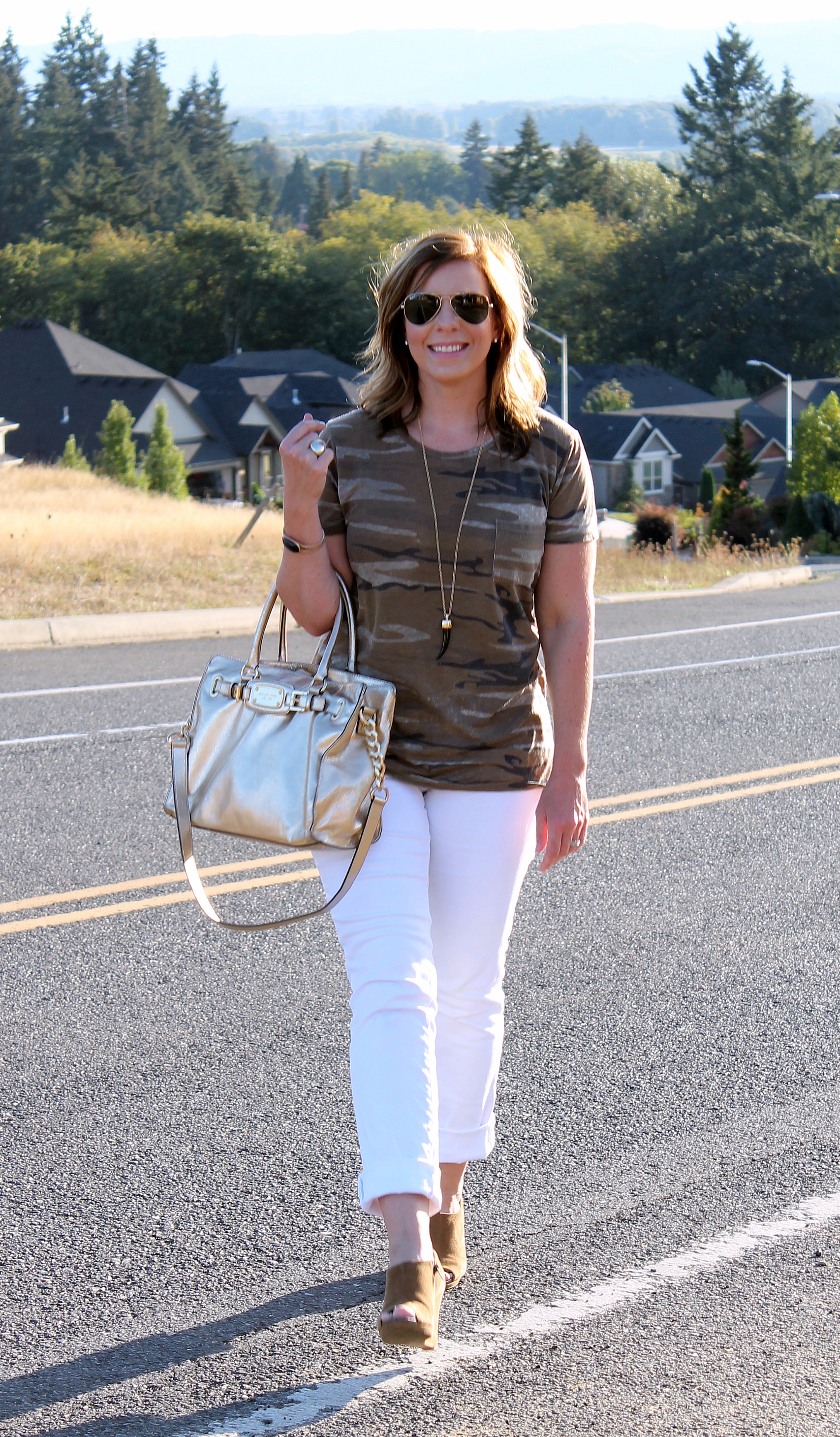 Need a perfect fall outfit? White Jeans and Camo